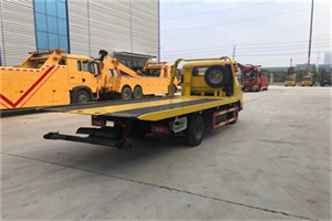 美兰非事故拖车