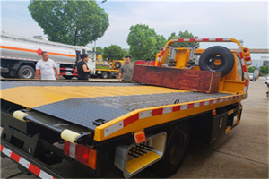 美兰附近拖车电话号码服务