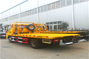 美兰附近拖车救援搭电