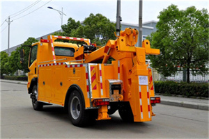 美兰高速路拖车费